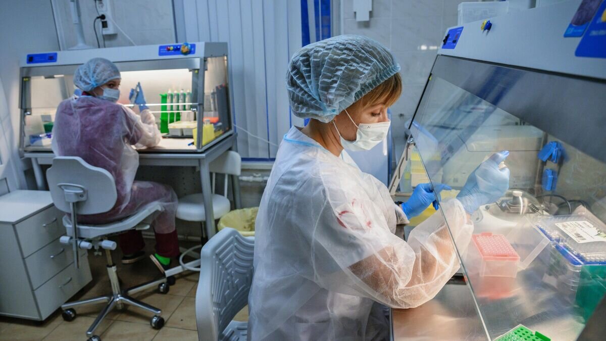    Сотрудники Диагностического центра лабораторных исследований Депздрава Москвы© РИА Новости / Илья Питалев