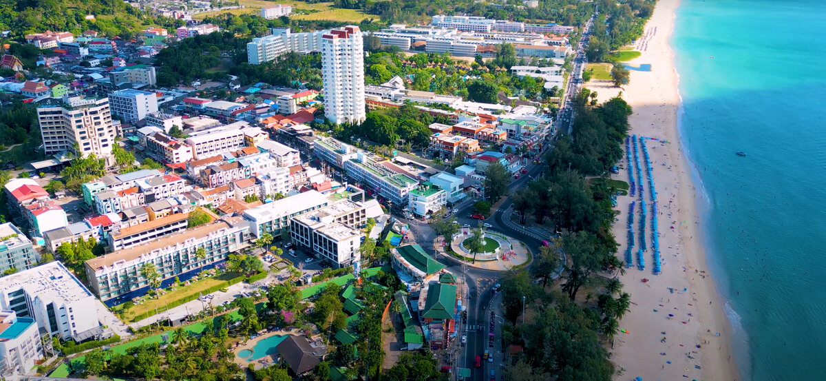 Пхукет больше урбанизирован, чем все остальные острова Таиланда. Которых тут, кстати, почти полторы тысячи.