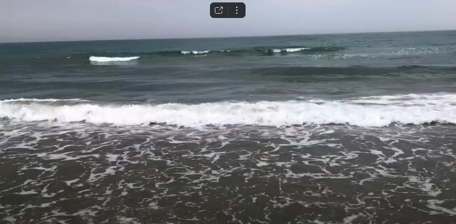 Волны Каспийского моря.