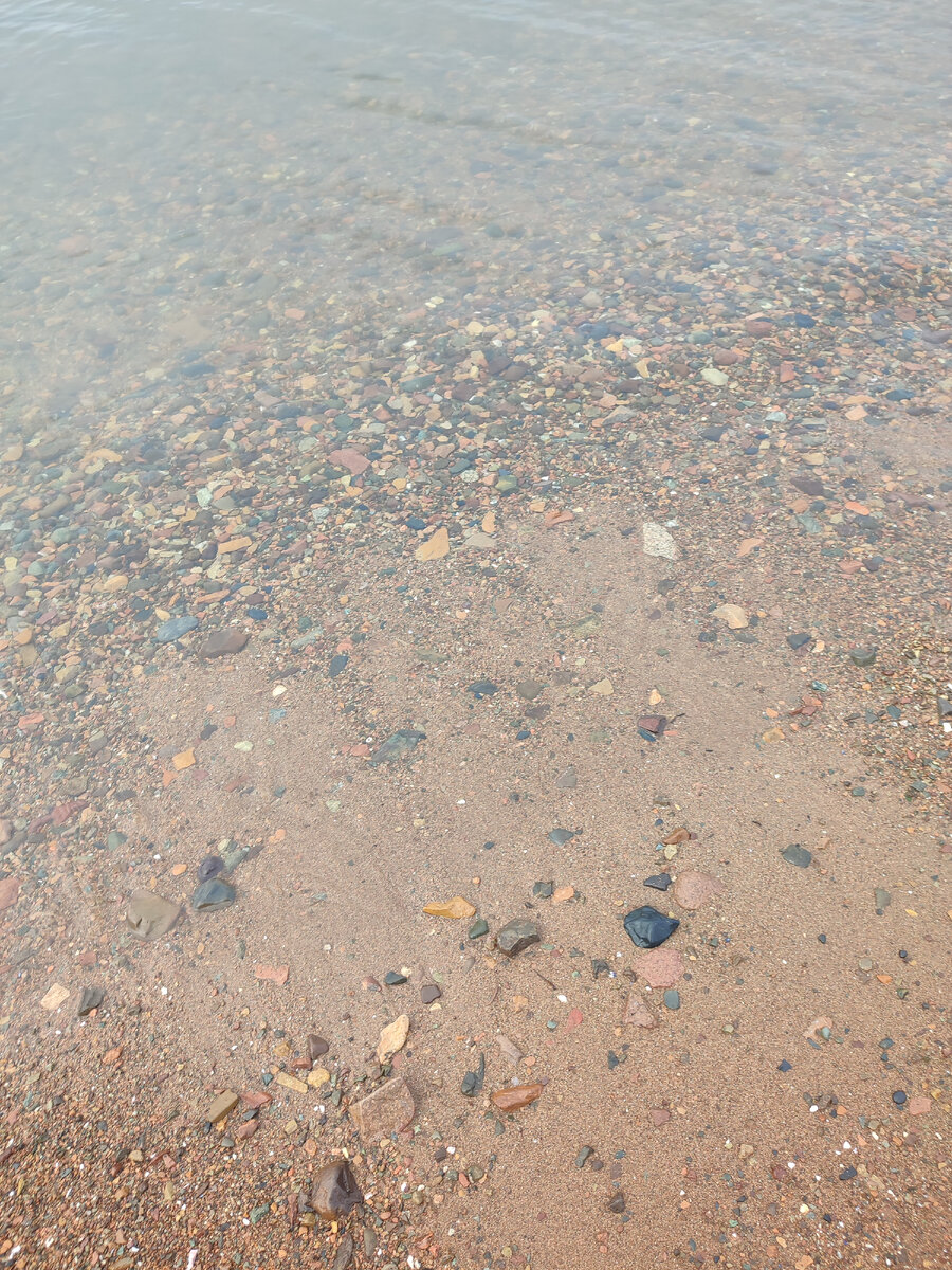 Прозрачная и чистая вода в бухте Рынде. Фото автора.