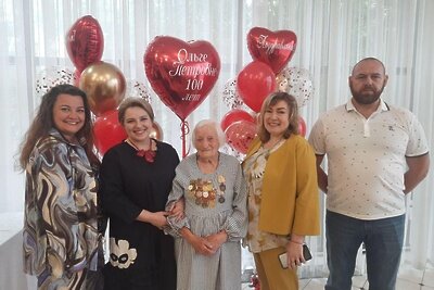    Жители Подмосковья на юбилее Жостовские подносы © Министерство социального развития Московской области