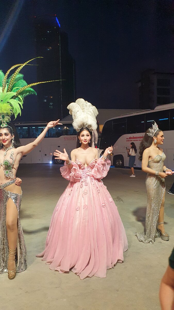 Шоу трансов в Тае.