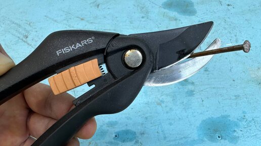 Видеообзор секаторов Fiskars P68 и P94