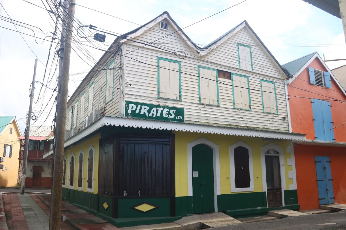 Архитектура строений в центре Розо, фото автора