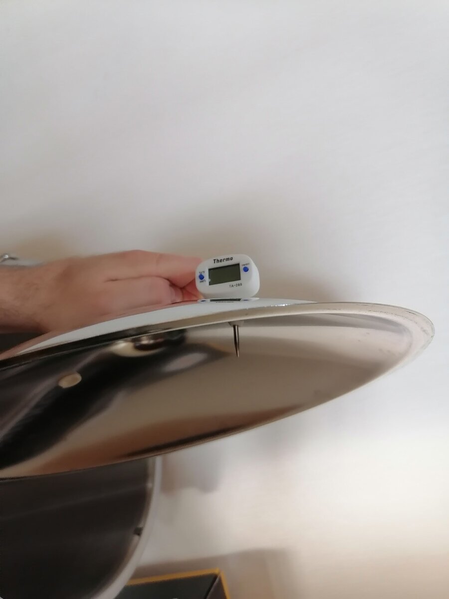 Щуп спокойно проходит внутрь куба.