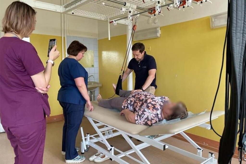    Три универсальных тренажера предназначены для лечения скелетно-мышечной боли и восстановления после заболеваний и травм опорно-двигательного аппарата, инсульта.