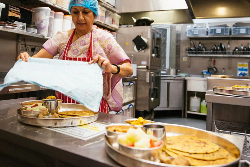 Кухня в центре Харе Кришна (поместье Бхактиведанты)  Источник изображения: https://www.krishnatemple.com