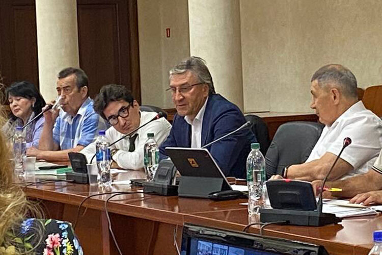 О том, как долго и с каким скрипом мусульмане Татарстана лоббировали этот закон, рассказал депутат Госдумы РФ Айрат Фаррахов, один из авторов законопроекта, который в конечном итоге все-таки был принят Фото: Антон Ефимов