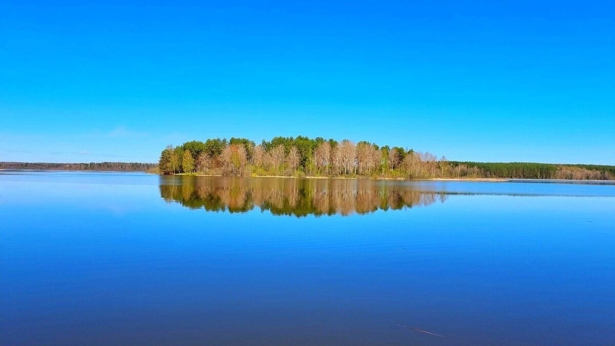     Жители села Пудем протестуют против продажи и аренды острова, который является памятником природы и местом отдыха.