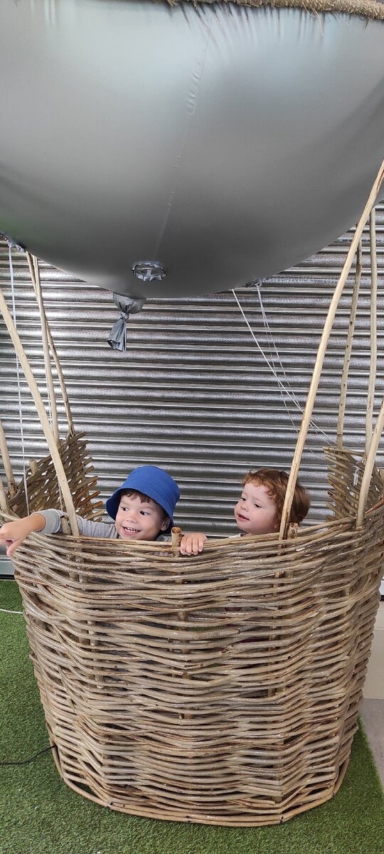 Английский может помочь в приключениях и путешествиях :) Из архива автора. 