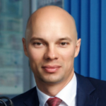 У каждого автобренда есть своя уникальная аудитория покупателей, которые воспринимают ее как «love марку», то есть при покупке нового автомобиля будут стремиться приобрести более свежую или более статусную модель того же бренда. Естественно, у премиальных автобрендов процент такой аудитории выше, чем у более массового сегмента. Однако события 2022 года кардинально изменили ситуацию на рынке.