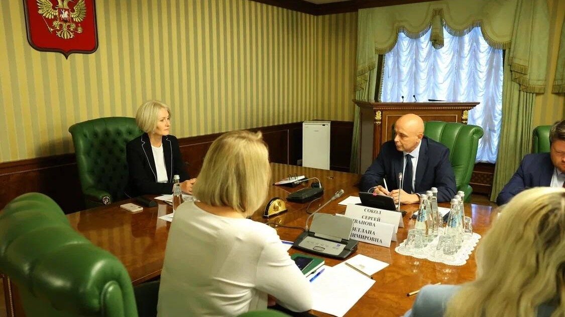     Депутат Госдумы от Хакасии Сергей Сокол представил стратегию развития Хакасии до 2035 года зампреду правительства Виктории Абрамченко и представителям министерств на встрече в кабмине. План был одобрен.