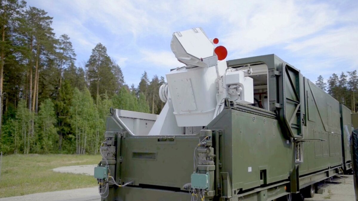 Многоцелевой самоходный комплекс "Задира" предназначен для обеспечения ближней противовоздушной обороны (ПВО) с использованием лазерных технологий.-2