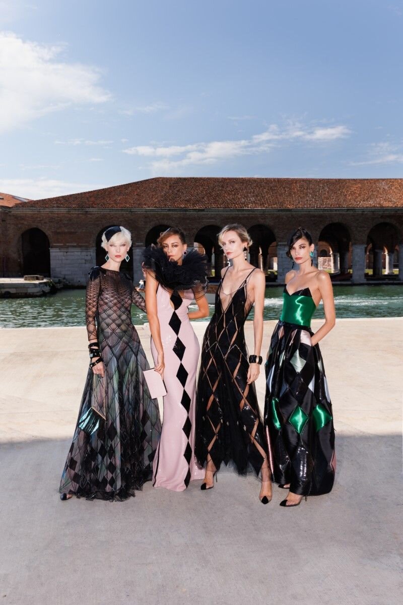 листайте галерею 