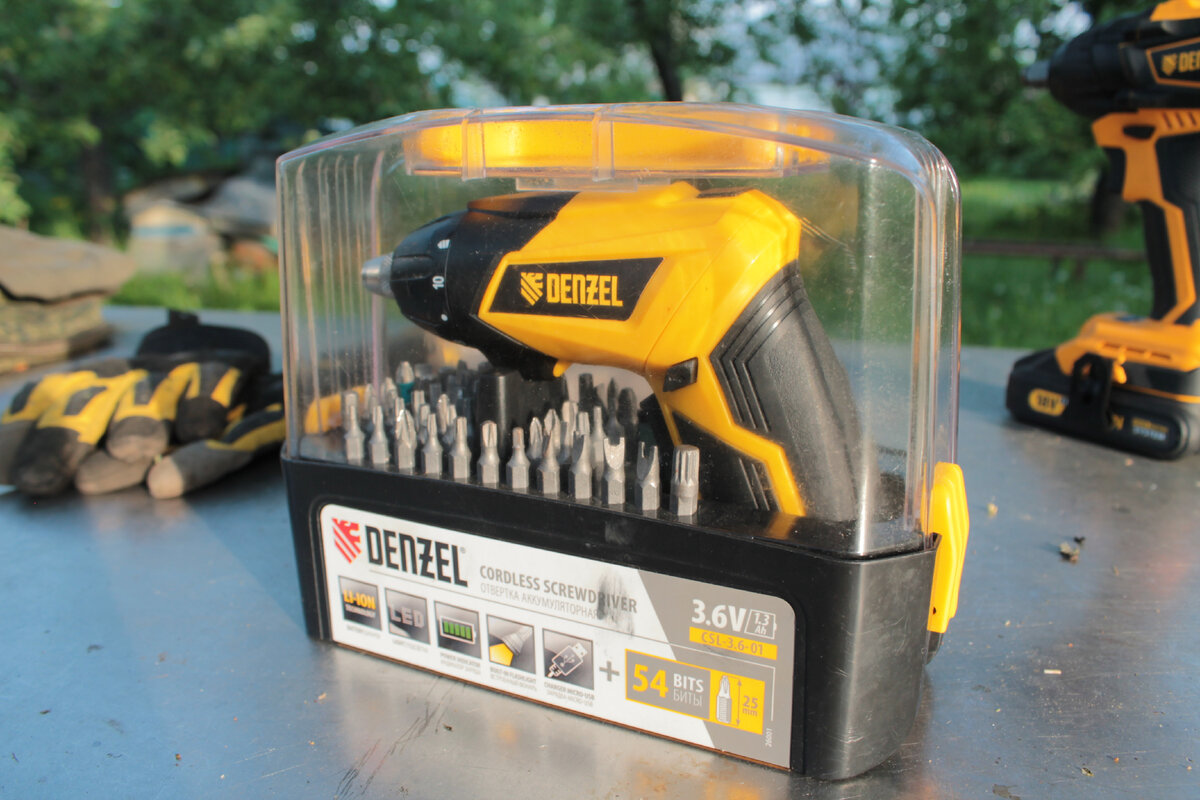 Отвертка – полезный и распространенный бытовой инструментов. С ее помощью можно что угодно разобрать, собрать или починить.