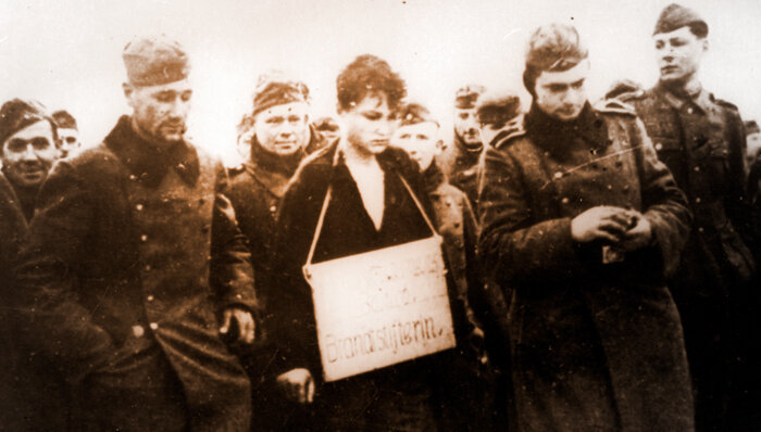 ПОД ПЕТЛЁЙ ВИСЕЛИЦЫ ИЗМУЧЕННАЯ ПЫТКАМИ ДЕВУШКА НА СТРАШНОМ МОРОЗЕ НЕ ДРОГНУЛА, НЕ УБОЯЛАСЬ, А ПРИЗЫВАЛА ЗАПУГАННЫХ ЛЮДЕЙ БОРОТЬСЯ. ФОТО:GLOBALLOOKPESS