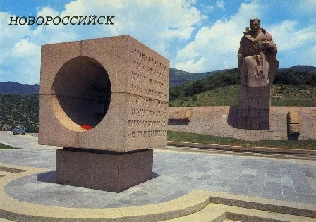 1968, 14 сентября: В Новороссийске открыт монумент в память затопленных в 1918 году кораблей Черноморского флота