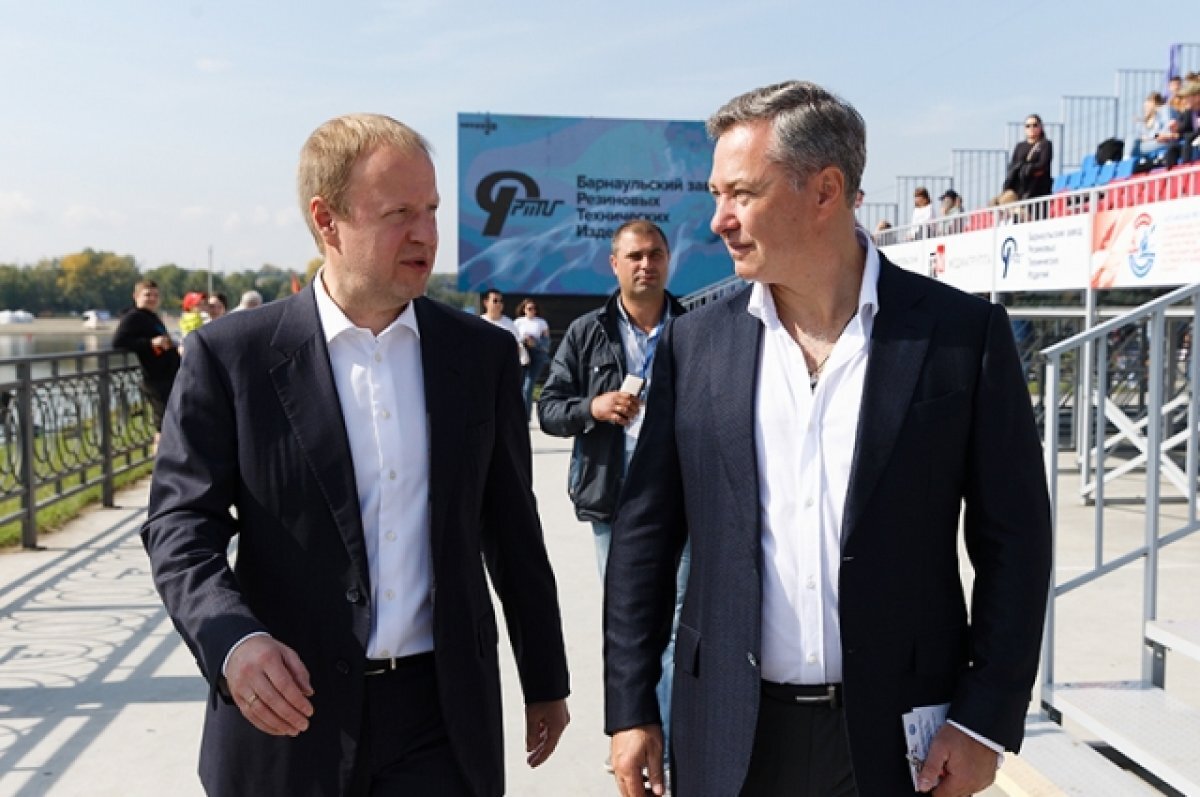    Губернатор Виктор Томенко посетил соревнования по гребле «Алтайская регата»