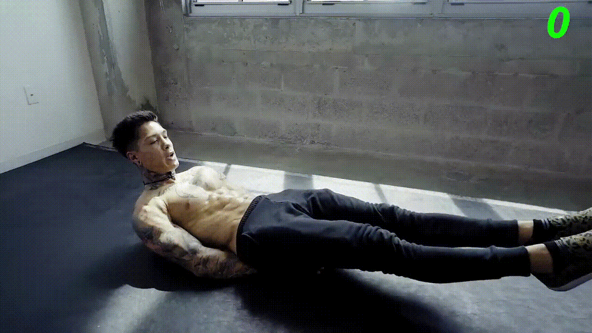 Руки кладём на пол, ноги вытянуты, и двигаем ими по кругу, сначала по часовой стрелке.