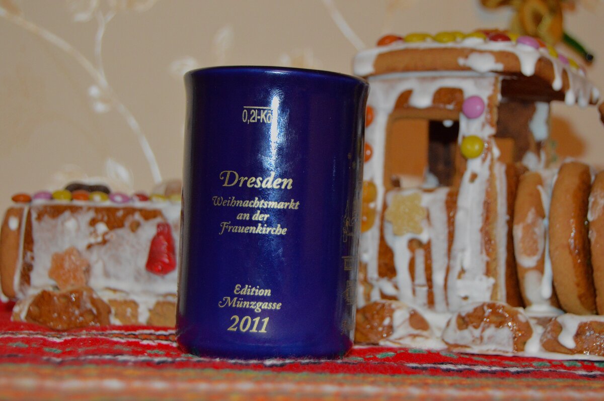 Люблю, когда на кружке не только написано, с какой она ярмарки, но и стоит год. Но так бывает не всегда. Фото Полины Кудрявцевой.