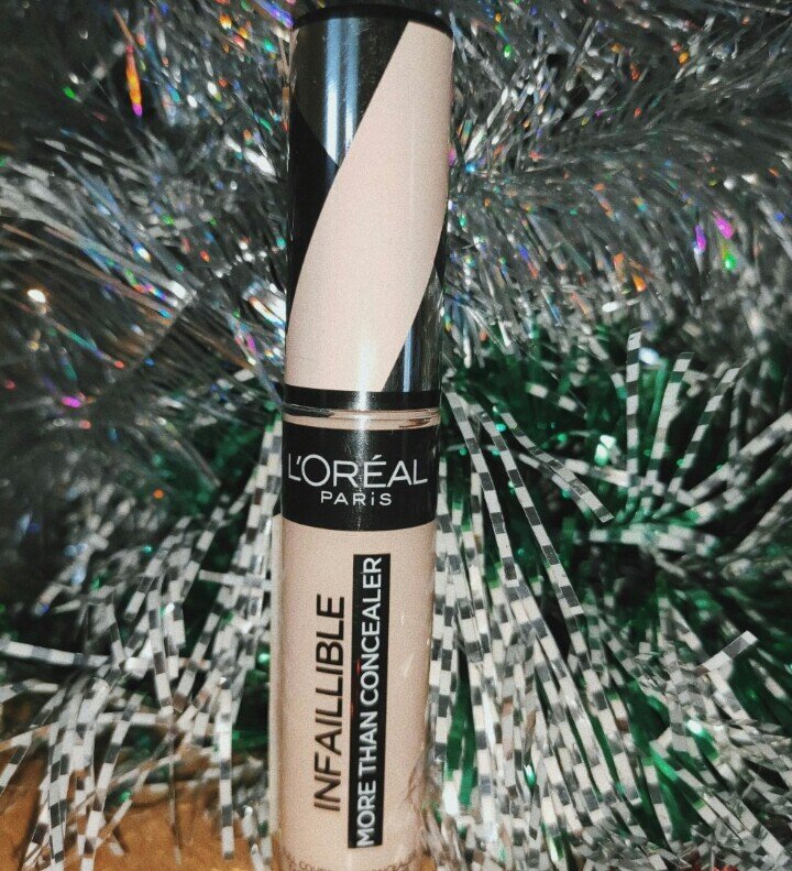 Доброго времени суток! 
Сегодня речь пойдет об уже достаточно нашумевшем продукте L'Oreal Infaillible More Than Concealer