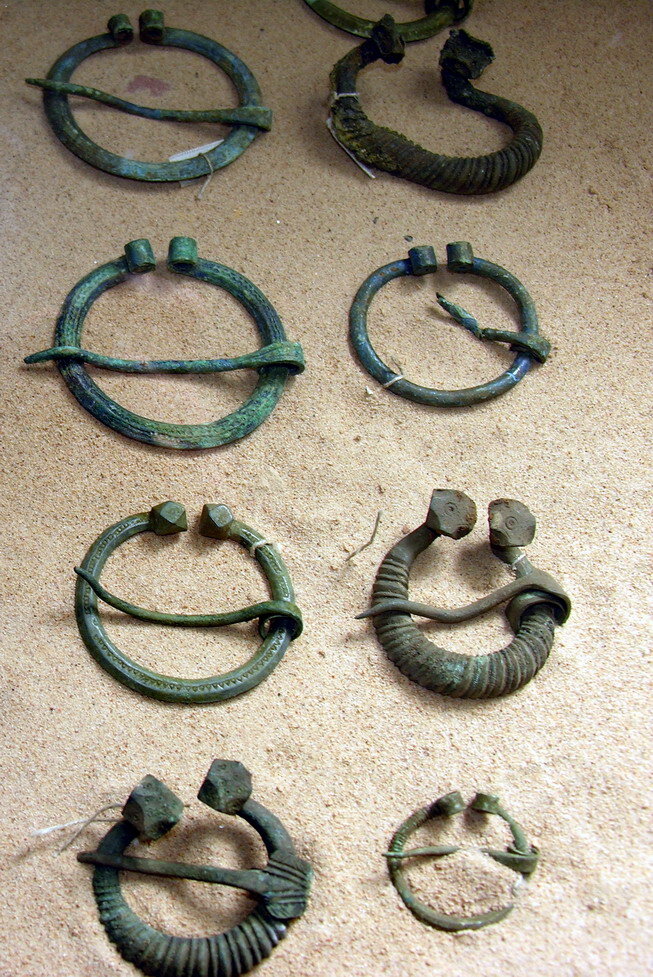 Фибулы подковообразные. Археологические  находки, датируемые IX-XII вв.