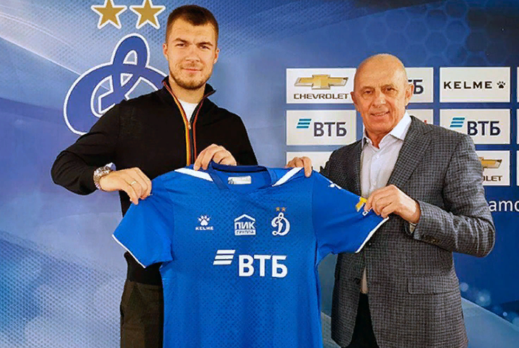 Комличенко (слева) на презентации в "Динамо" (Москва)