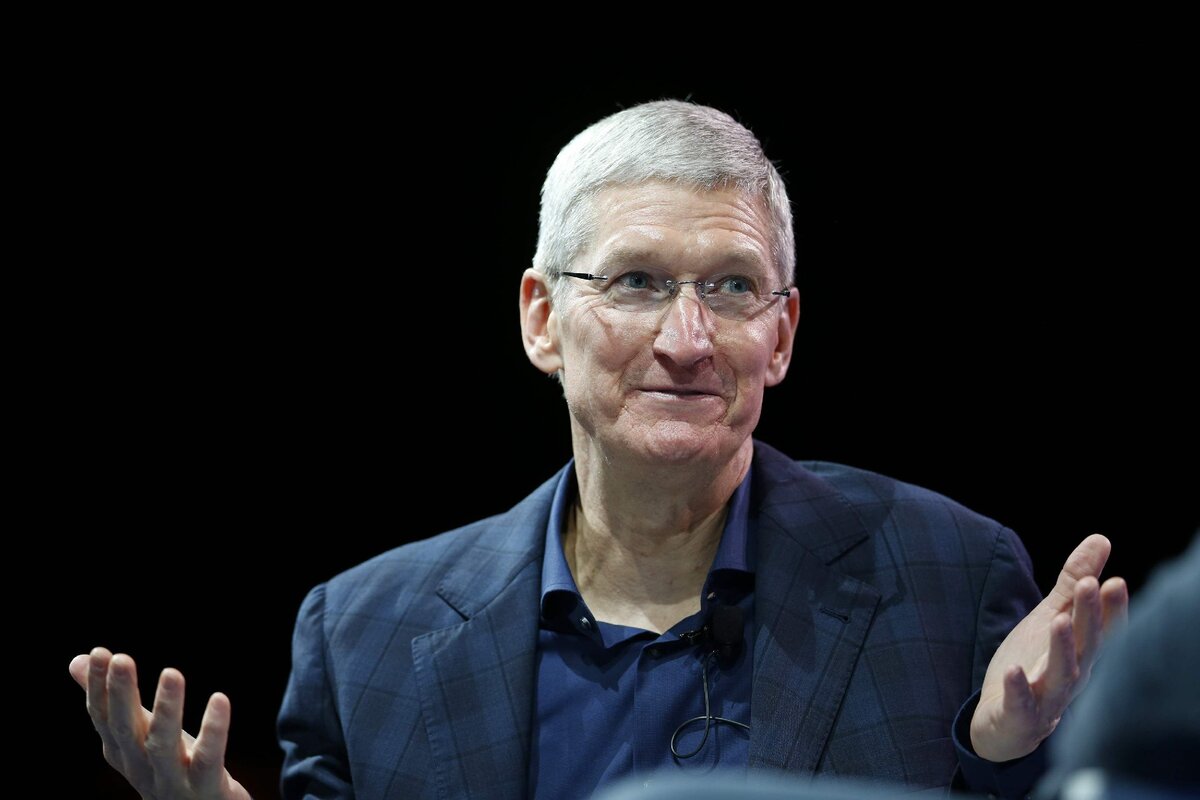Тим Кук - генеральный директор компании Apple.
