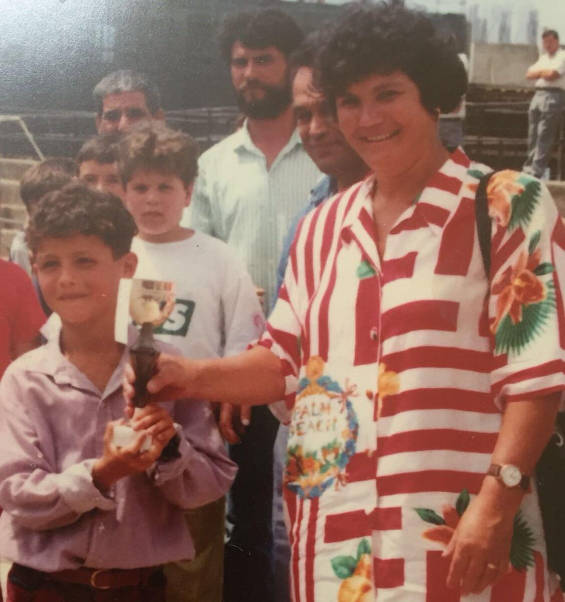 Криштиану Роналду с мамой и первым трофеем!