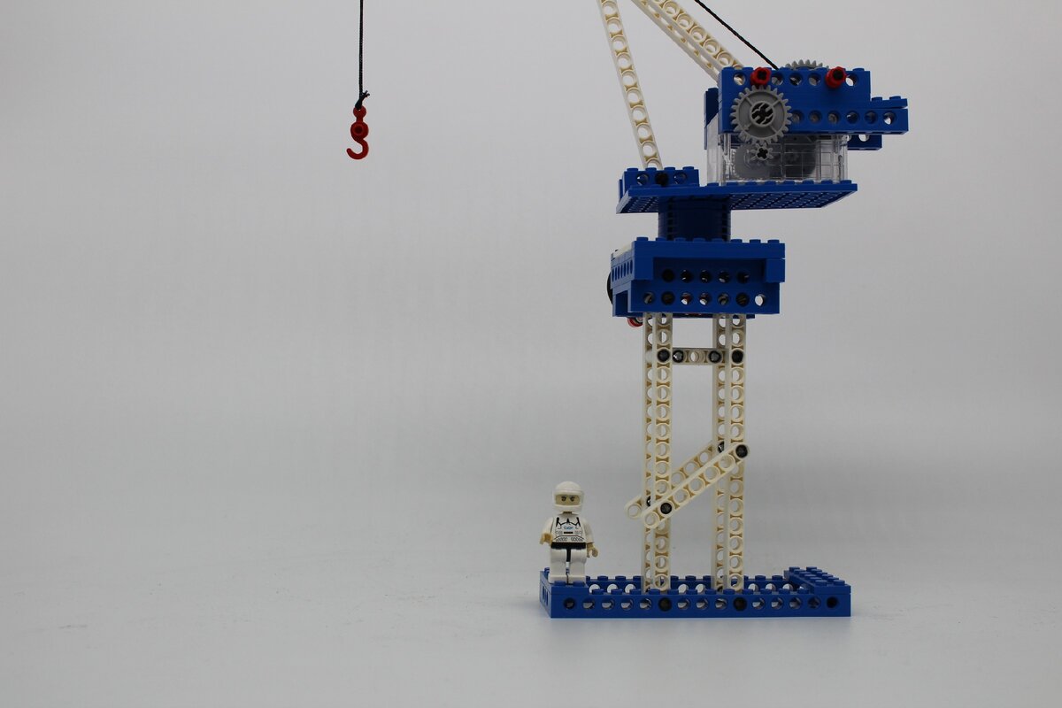 Детский конструктор кран