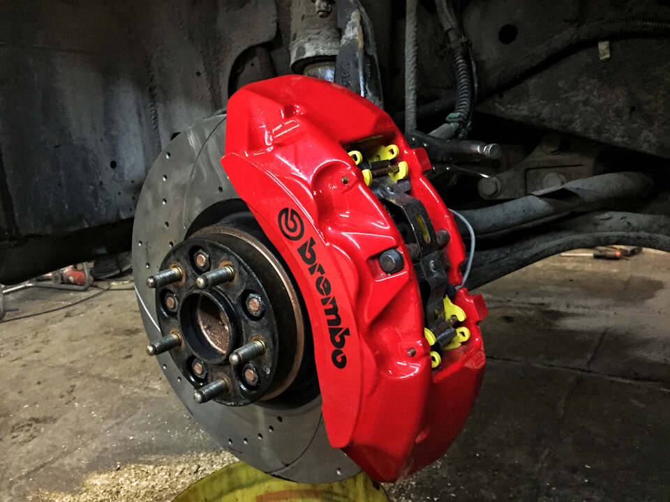 Brembo 6pot. Фотография пользователя MoscowRus197 https://drive2.ru/l/464804522942791770/
