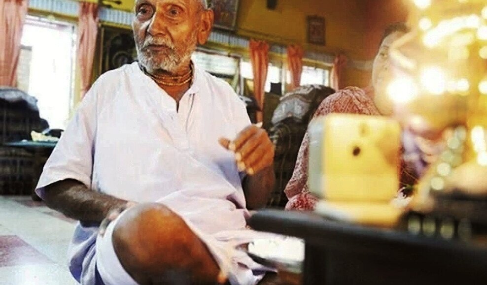 Монах долгожитель. Свами Шивананда долгожитель. Индийский дедушка. Пожилые люди в Индии.
