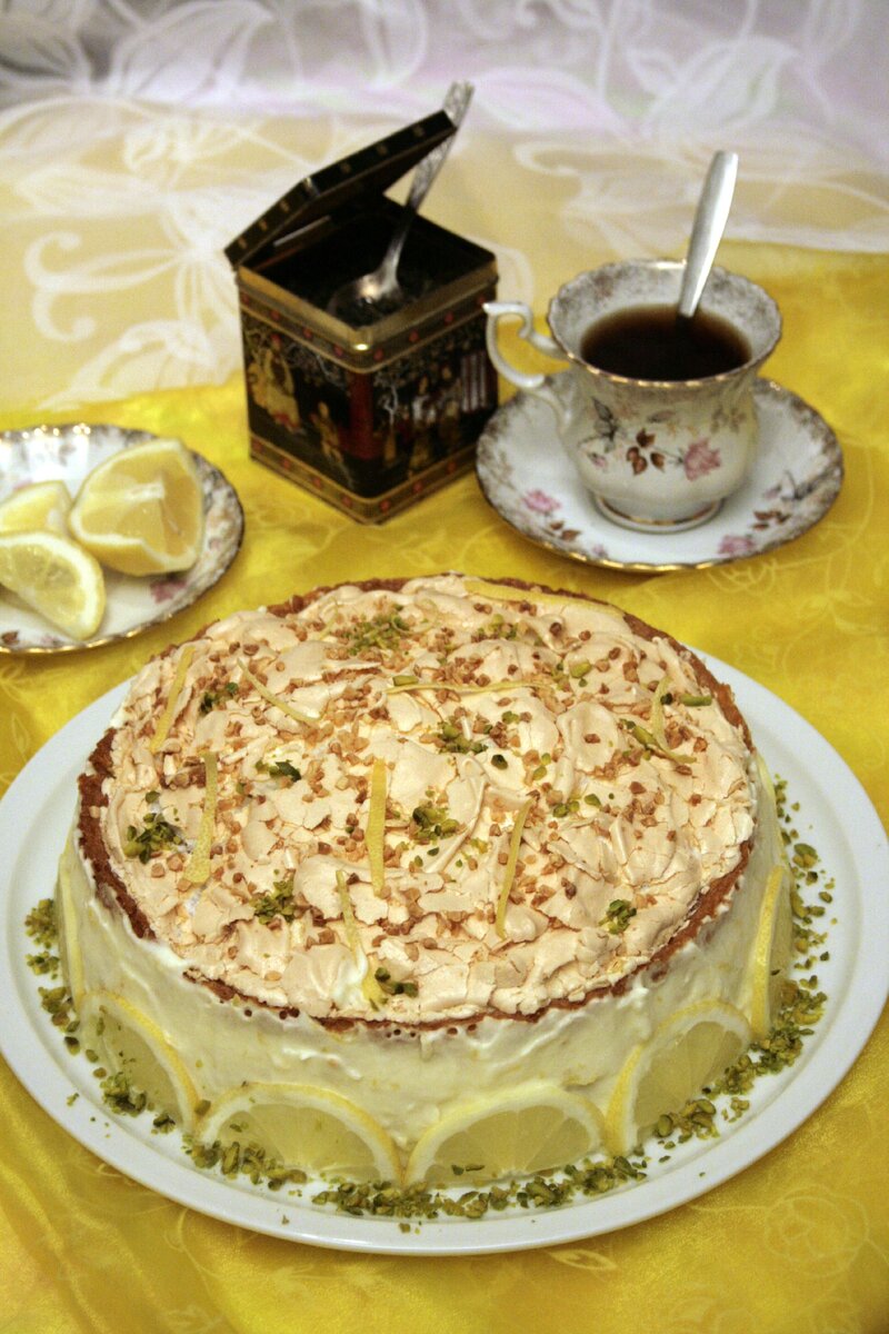 Торт лимонный с безе. Все вкусы сошлись в этом торте.