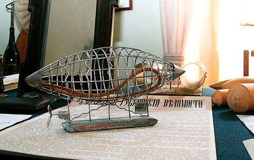 «Сделайте серебряный дирижабль, и он вам будет давать 100 процентов чистой прибыли на затраченный капитал, даже дирижабль из червонного золота даст приличный процент». (К.Э. Циолковский)