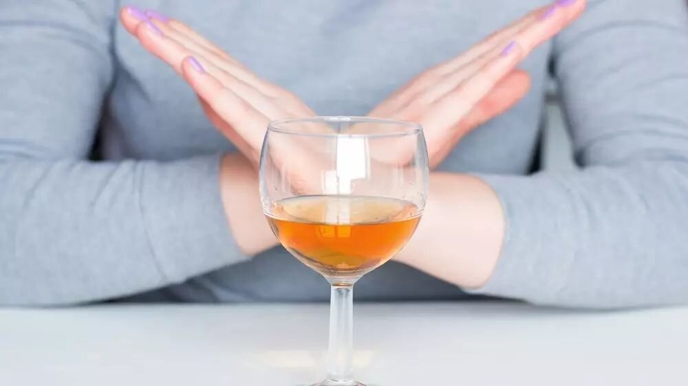 Как показало последнее научное исследование Университета Сассекса, после месяца воздержания человек не только получает больший контроль над своим потреблением алкоголя, но и ощущает прилив энергии, лучший сон, заметное улучшение сексуальной функции или состояния кожи и потерю веса.