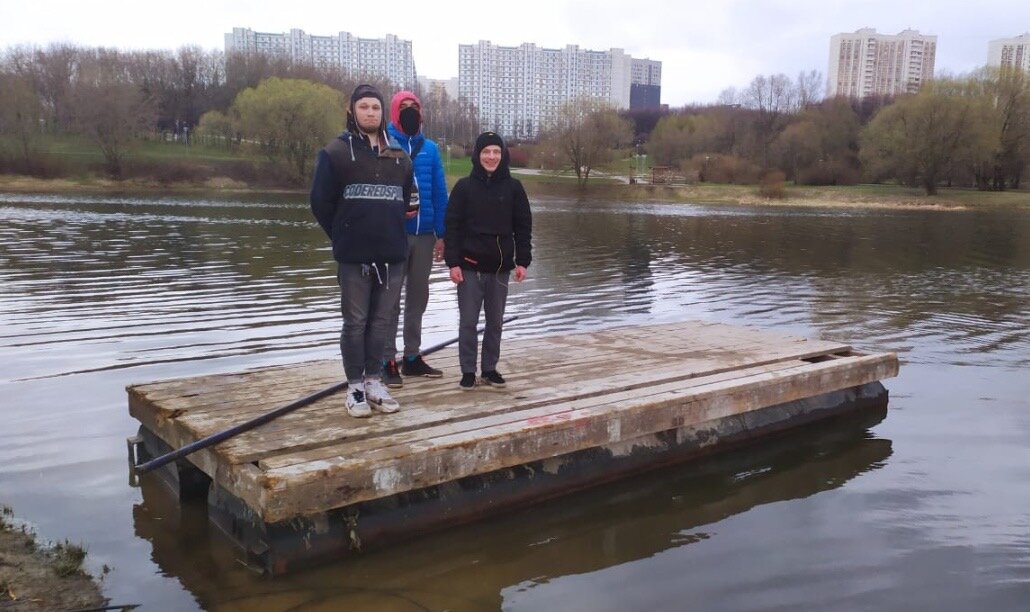 Молодые люди 