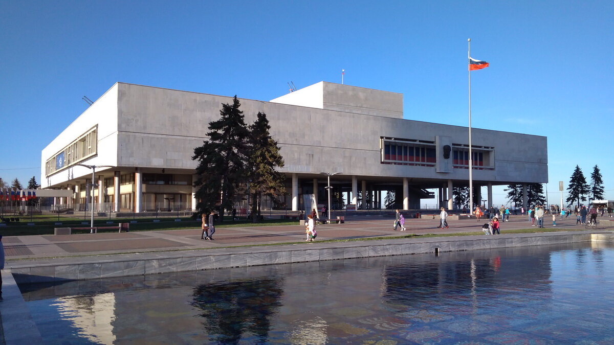 Мемориальный центр ульяновск. Ульяновский музей-мемориал в. и. Ленина. Мемориал Ленина в Ульяновске. Ленинский мемориал музей Ульяновск. Ленин центр Ульяновск.