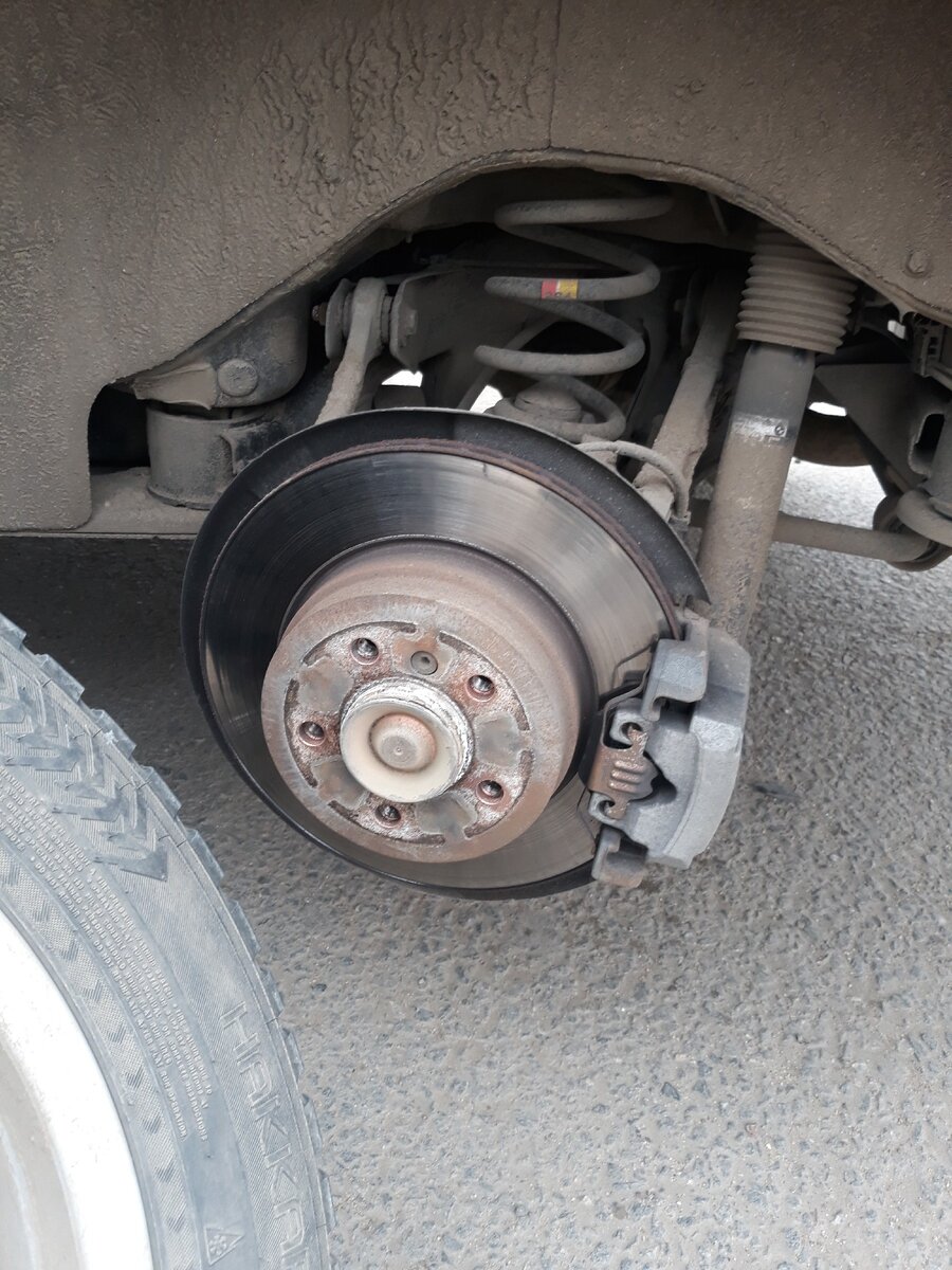 Здесь наблюдается окисление на центральной части и ржавчина на ступичной поверхности