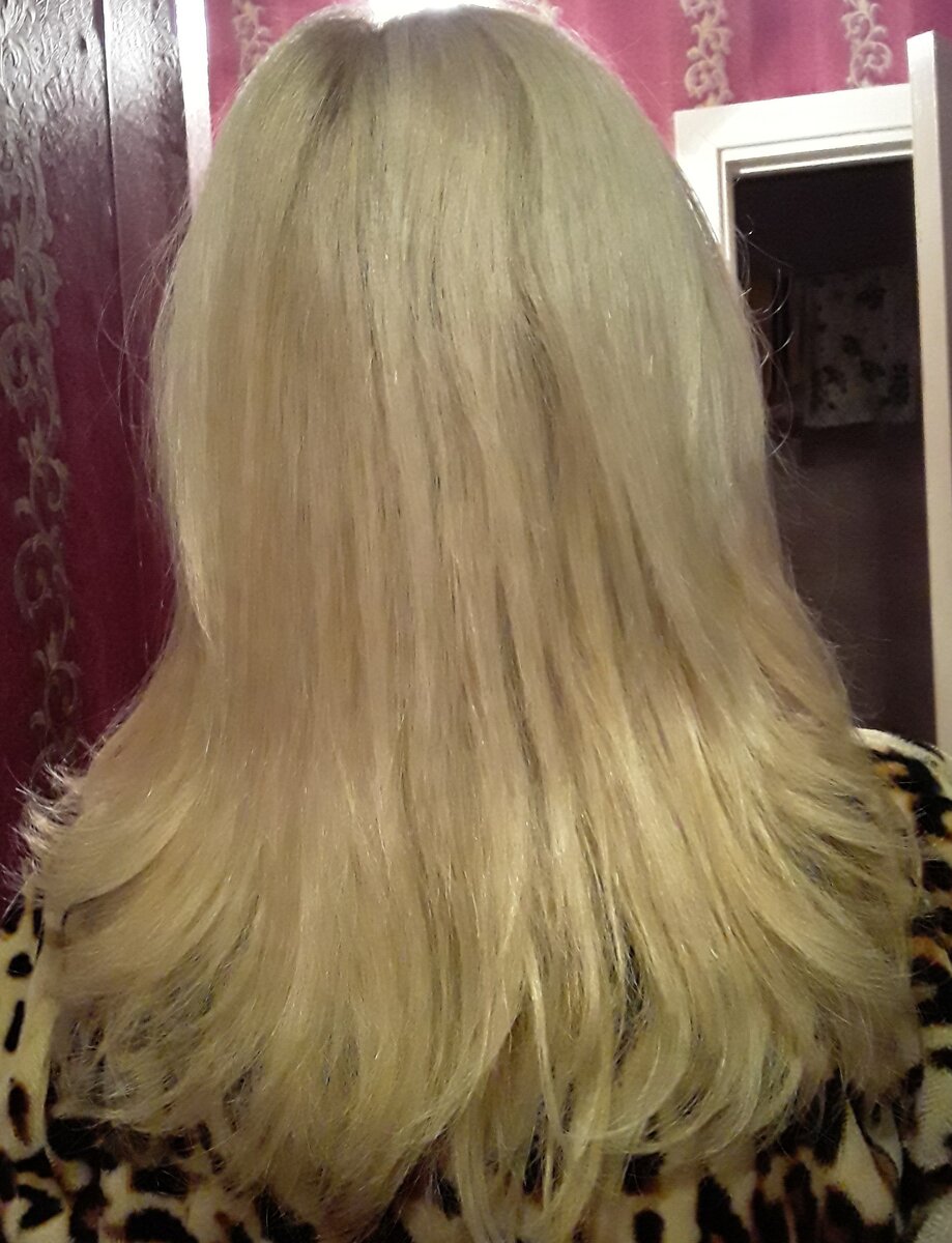 Фото автора. Сейчас у меня такая длина волос. Волосы вьются, но я их выпрямляю.