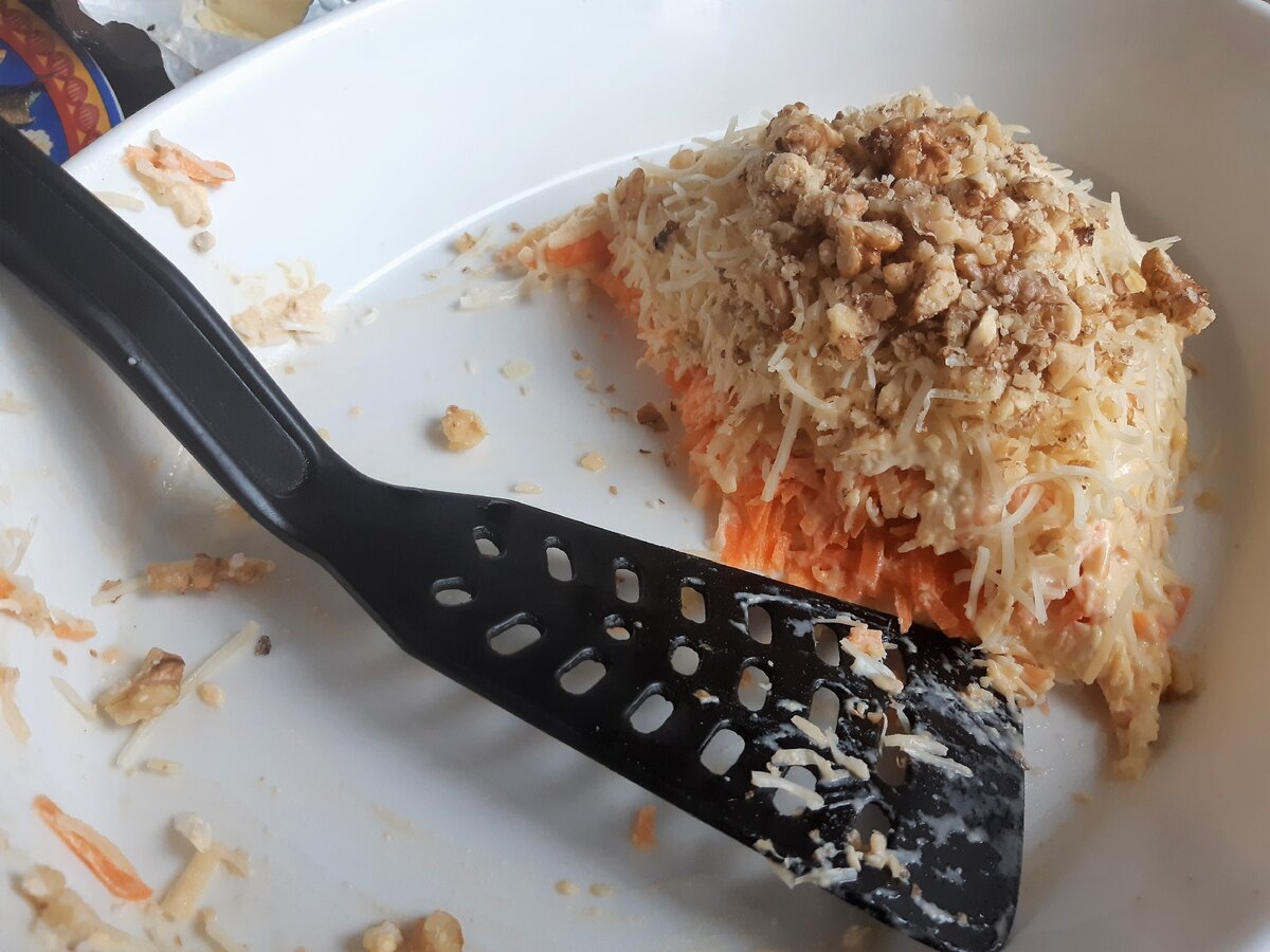 Салат поглащается со скоростью звука))) Очень вкусно)))