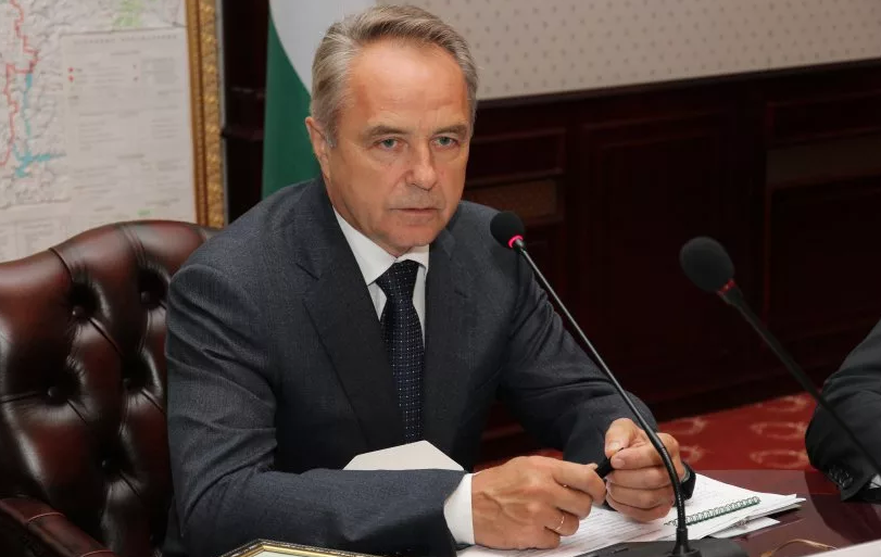 Бывший глава Дмитровского муниципального района М.О. В.В. Гаврилов. Ранее председатель райкома КПСС, теперь видный член "Единой России", президент ассоциации малых и средних городов России