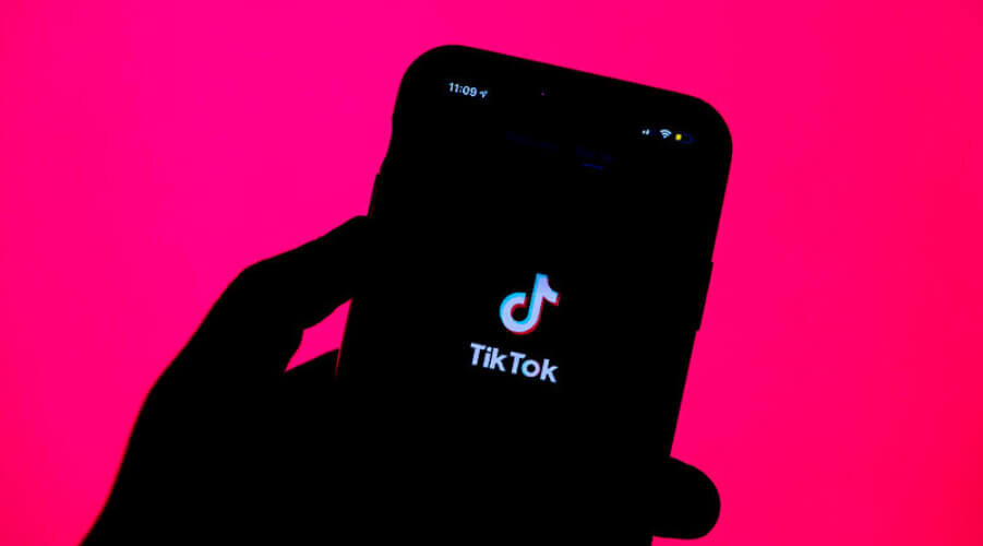 TikTok на телефоне 