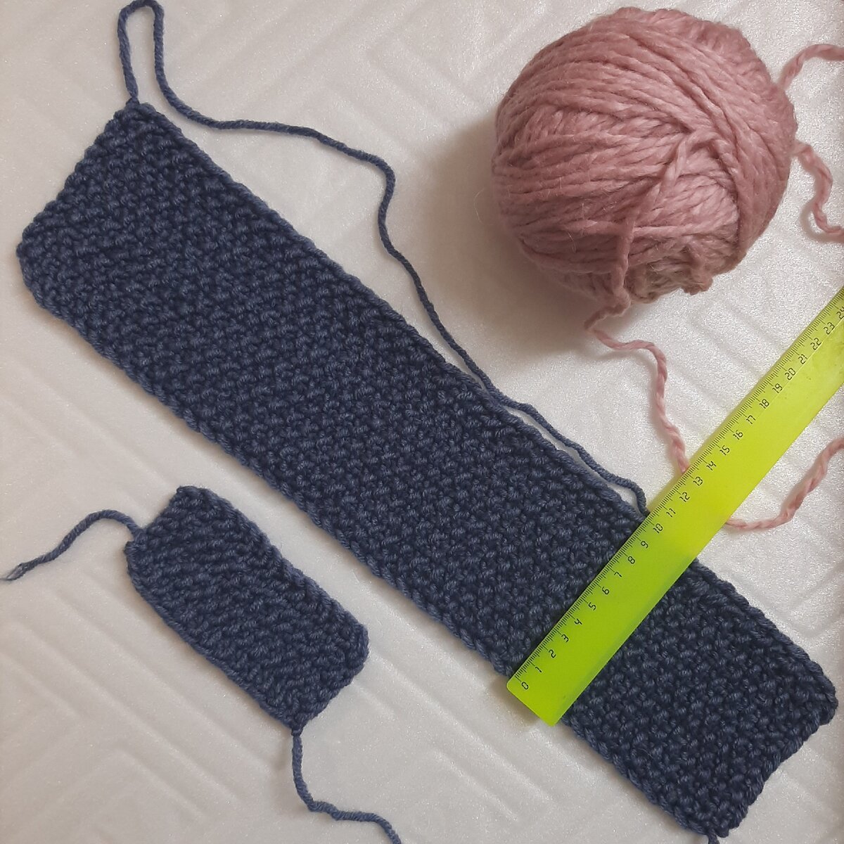 Вяжем 2 прямоугольника - основное полотно и перемычка