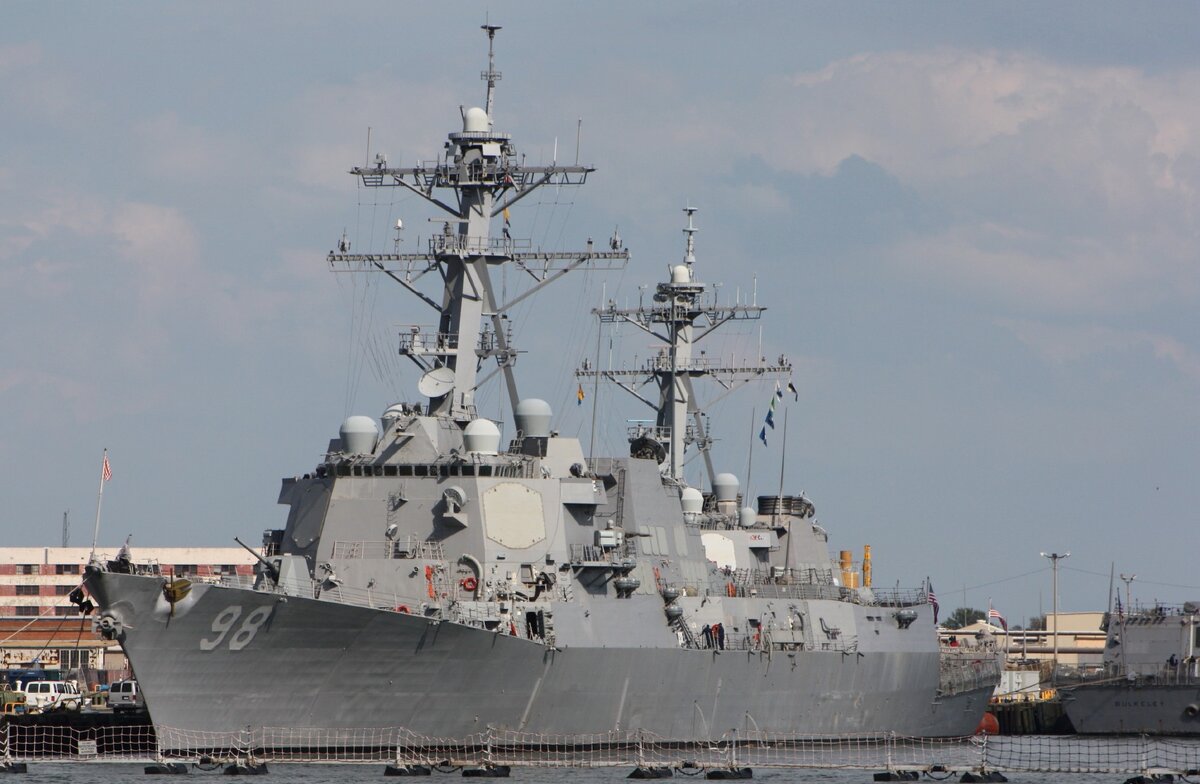 Эсминец USS Forrest Sherman (DDG-98) типа "Арли Бёрк". Источник: forums.airbase.ru