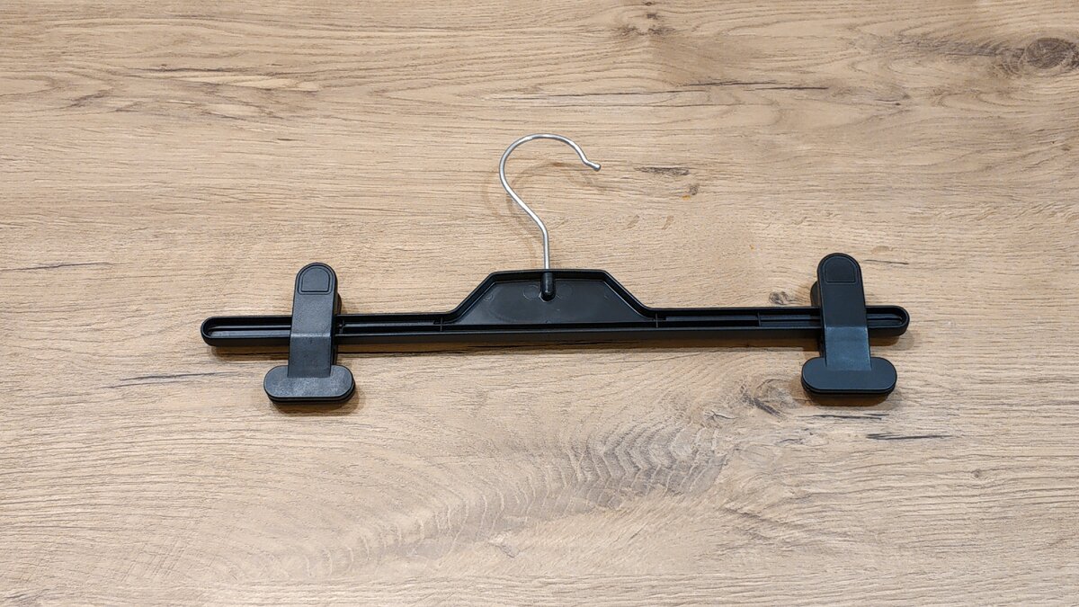 Вешалка с зажимами