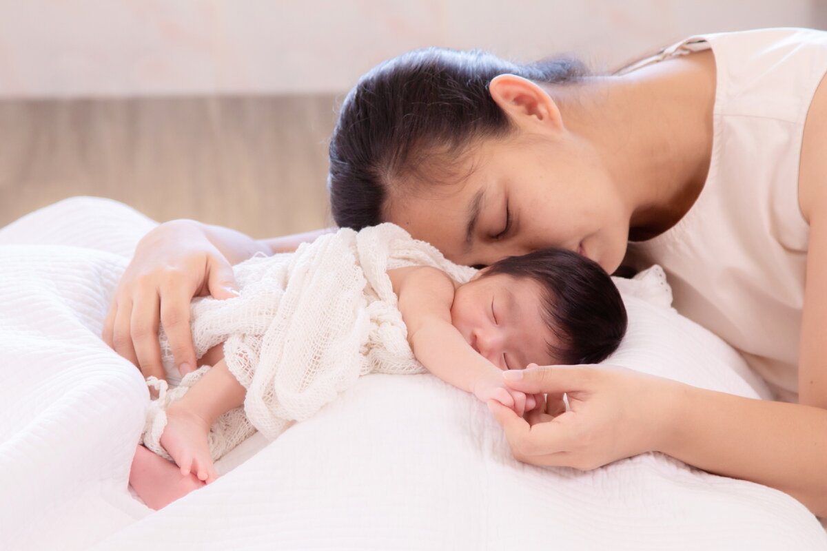 Спящие мамы азиатки. Mama tidur.
