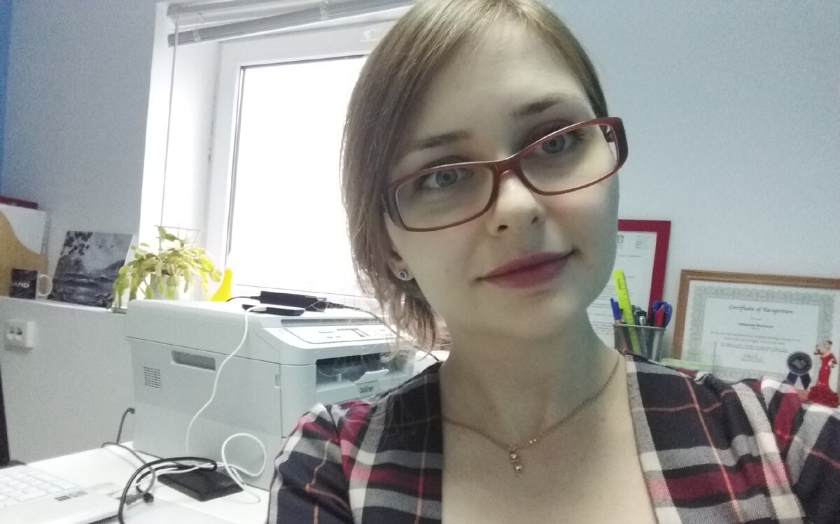 Быть милой в кадре камеры ноутбука - это проблема)))