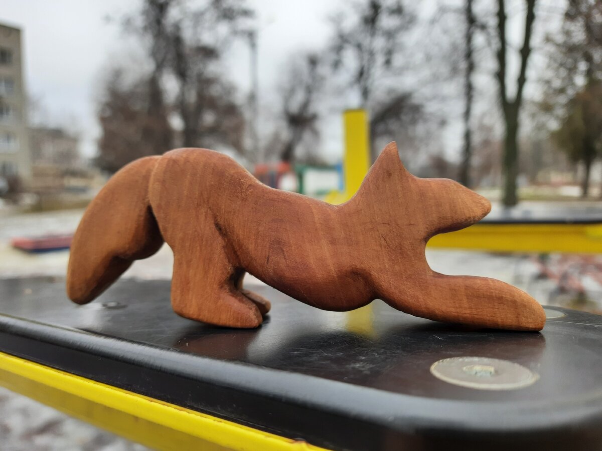 Гуляем на детской площадке.