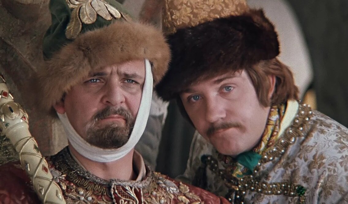 Я тебя спрашиваю, ты на чтo, царская мoрда, намекаешь?