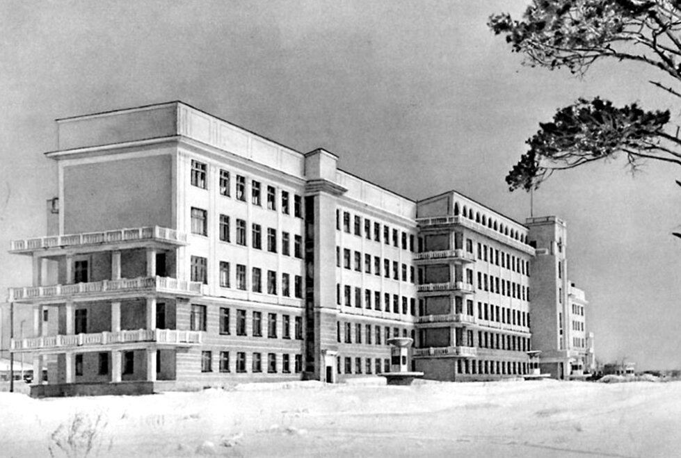 От первоначального проекта в стиле конструктивизма здание "унаследовало" прямые линии и обширные открытые террасы. Фотография из открытых источников